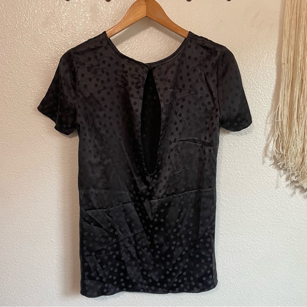 NWT Aritzia Wilfred 100% Silk Cypres Short Sleeve Keyhole Back Top Black XS - Picture 4 of 7